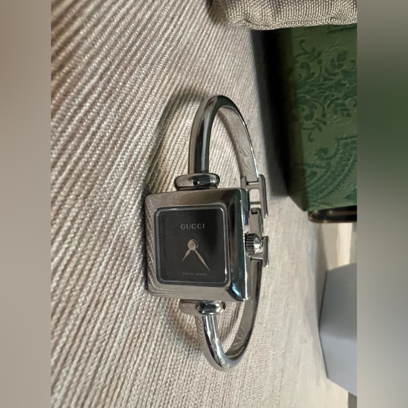 Gucci Watch Full Inclusion - Picture 9 of 9